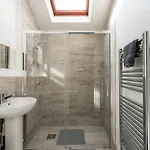 Luxurious 3Br House - Free Parking - Sleeps 8 Apartment