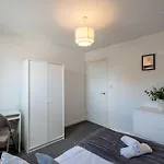 Luxurious 3Br House - Free Parking - Sleeps 8 Apartment Leeds (West Yorkshire)