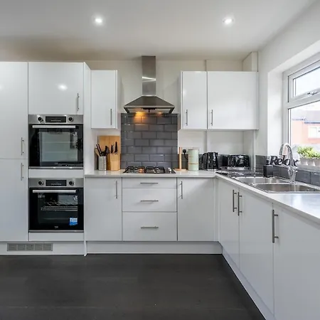 Apartment Modern 3br House - Free Parking - Sleeps 8 Leeds (West Yorkshire)