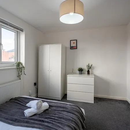 Modern 3br House - Free Parking - Sleeps 8 * Leeds (West Yorkshire)