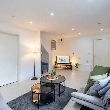 Appartement Luxurious 3Br Home - Parking - Sleeps *