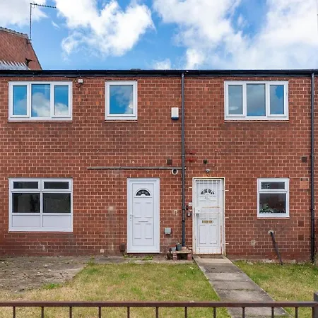 Spacious 3br House - Free Parking - Sleeps 8