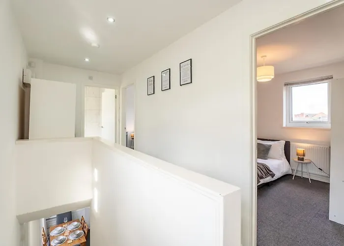 Spacious 3br House - Free Parking - Sleeps 8 Leeds