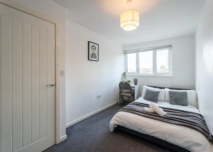 Spacious 3br House - Free Parking - Sleeps 8 * Leeds