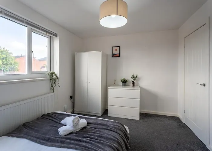 Spacious 3br House - Free Parking - Sleeps 8 * Leeds (West Yorkshire)