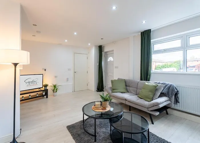 Spacious 3br House - Free Parking - Sleeps 8 Apartment Leeds (West Yorkshire)